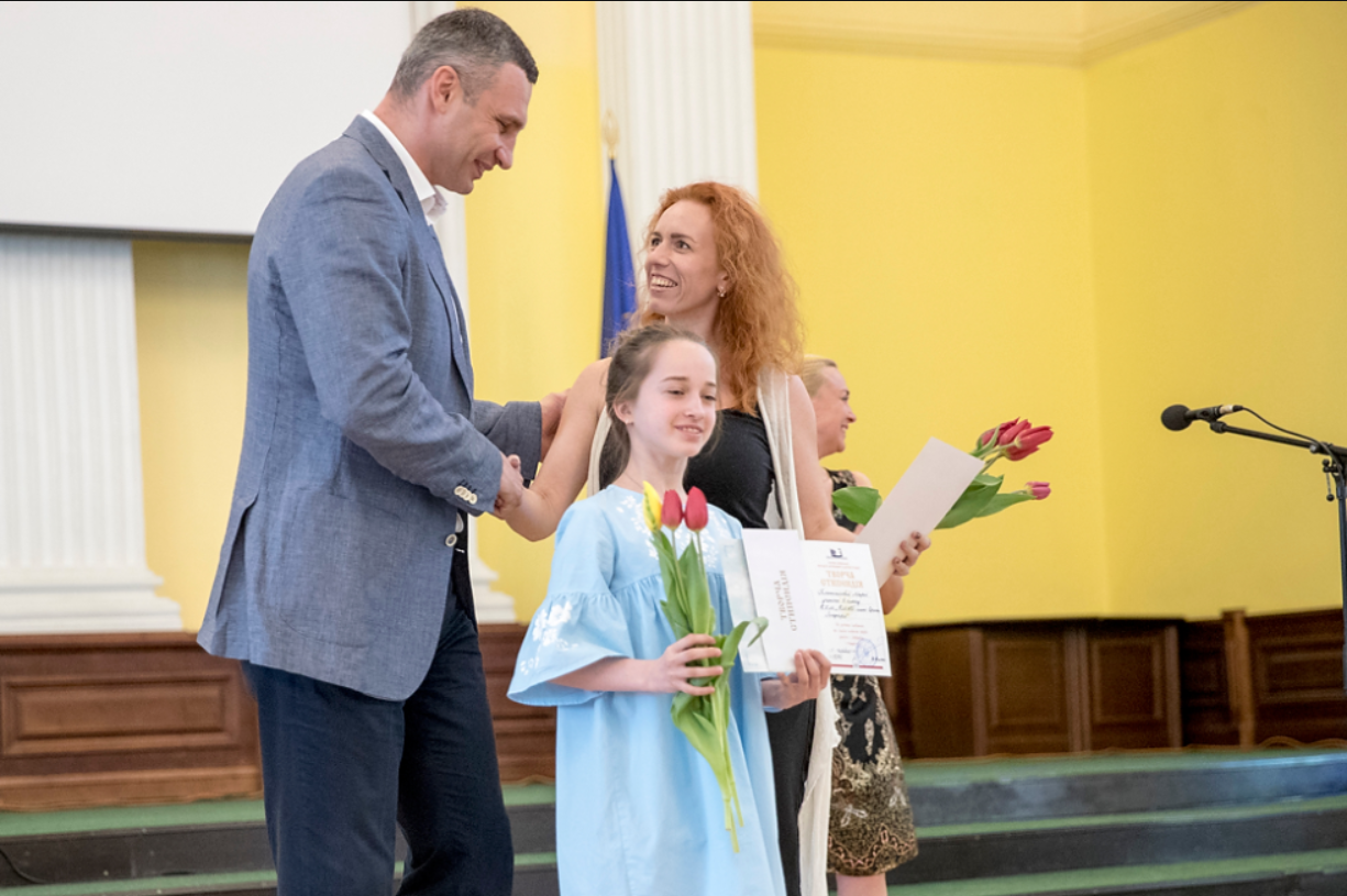 Кличко вручив талановитим дітям стипендії міського голови