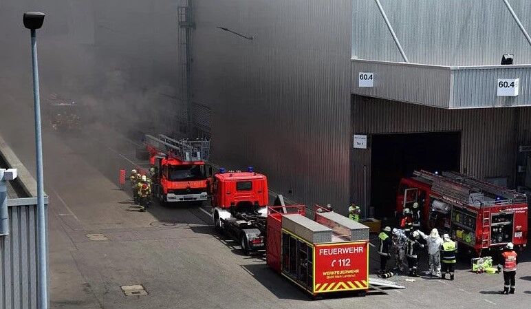 У Німеччині загорівся завод BMW: фото