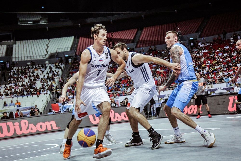 Украина при скандальном судействе проиграла в 1/4 финала КМ по баскетболу 3х3