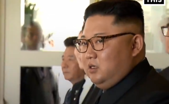 Трамп подколол Ким Чен Ына на исторической встрече