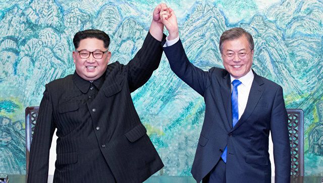Лідери КНДР і Південної Кореї Кім Чен Ин і Мун Чже Ін