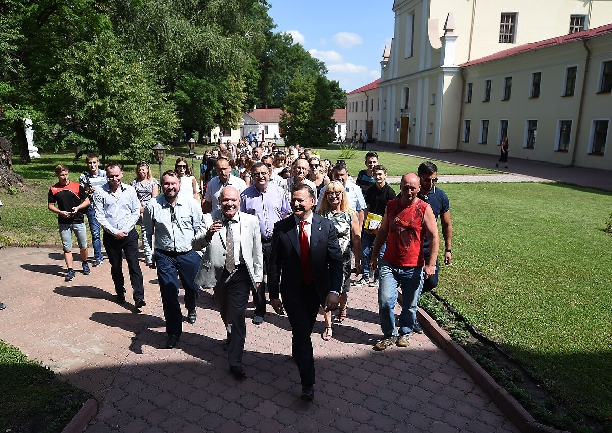 "Відбудуємо Україну!" Ляшко подарував Острозькій академії новий навчально-науковий комплекс