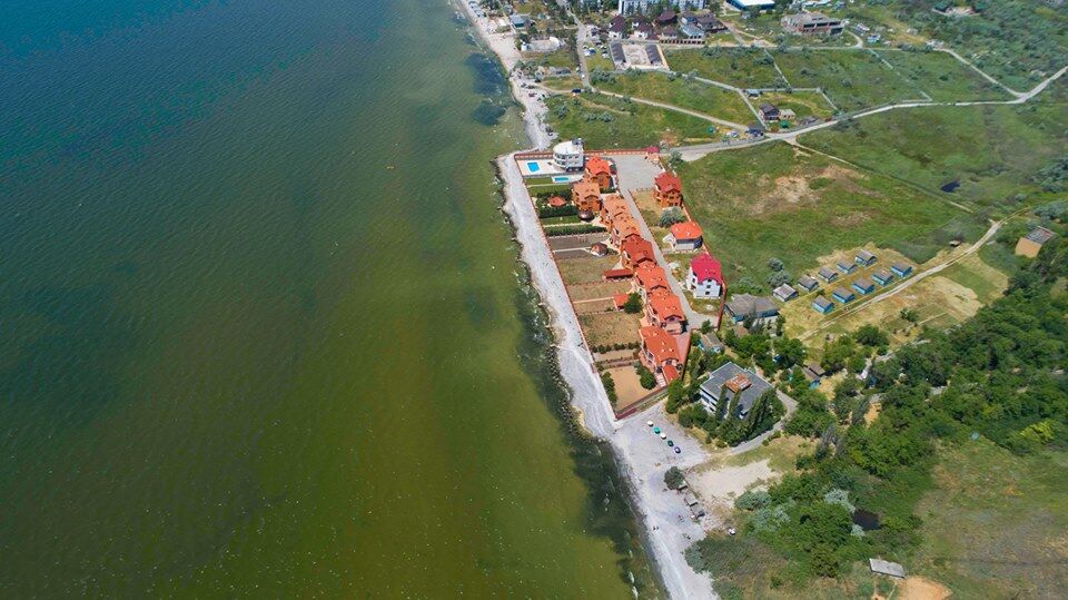 "Дурість безмежна": в мережі показали, як особняки суддів знищили пляж