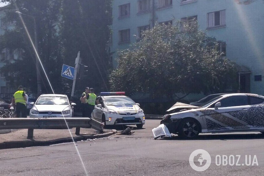 Автобоулинг: в Киеве легковушка "приземлилась" на пешеходный переход