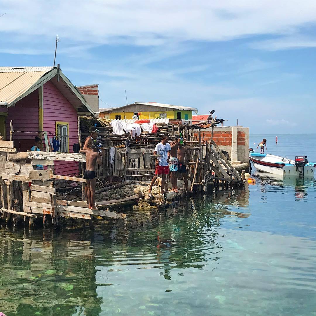 Як виглядає найбільш населений острів у світі: опубліковані фото і відео