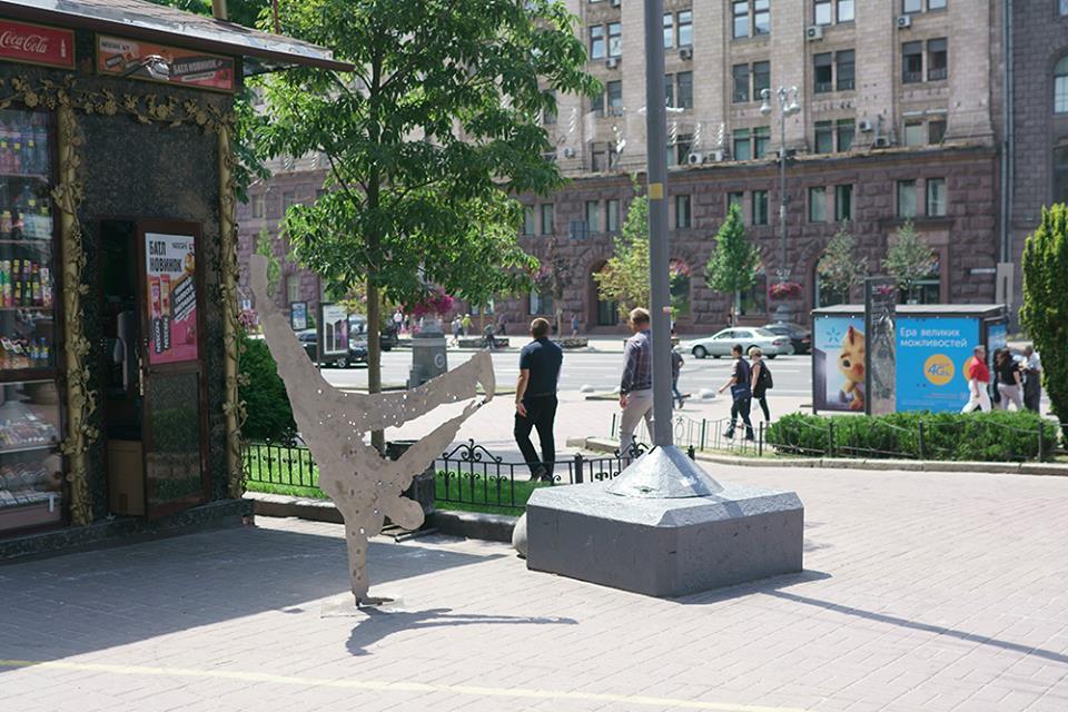 В Киеве появились фигуры расстрелянных людей