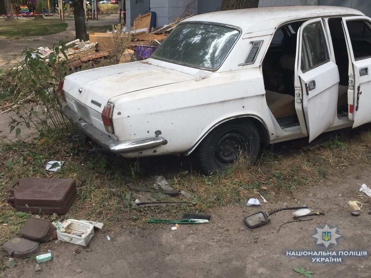 У Києві вибухнуло припарковане авто: поранено 4 дітей
