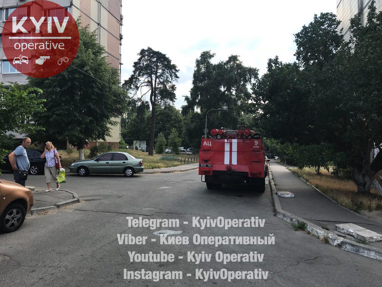 У Києві вибухнуло припарковане авто: поранено 4 дітей