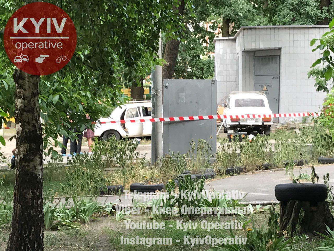 В Киеве взорвалось припаркованное авто: ранены 4 ребенка