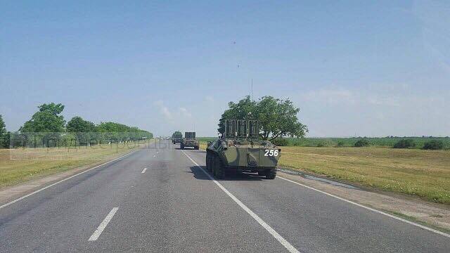 У Придністров'ї поблизу кордону України помітили величезну колону військової техніки РФ