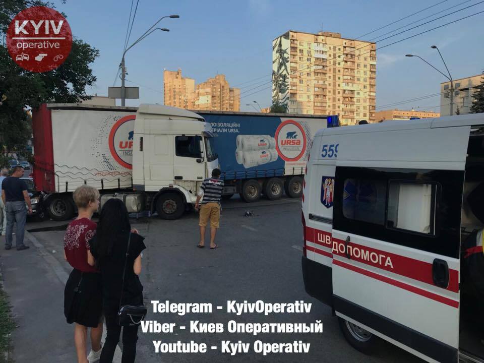 ДТП парализовало центр Киева: среди пострадавших - ребенок
