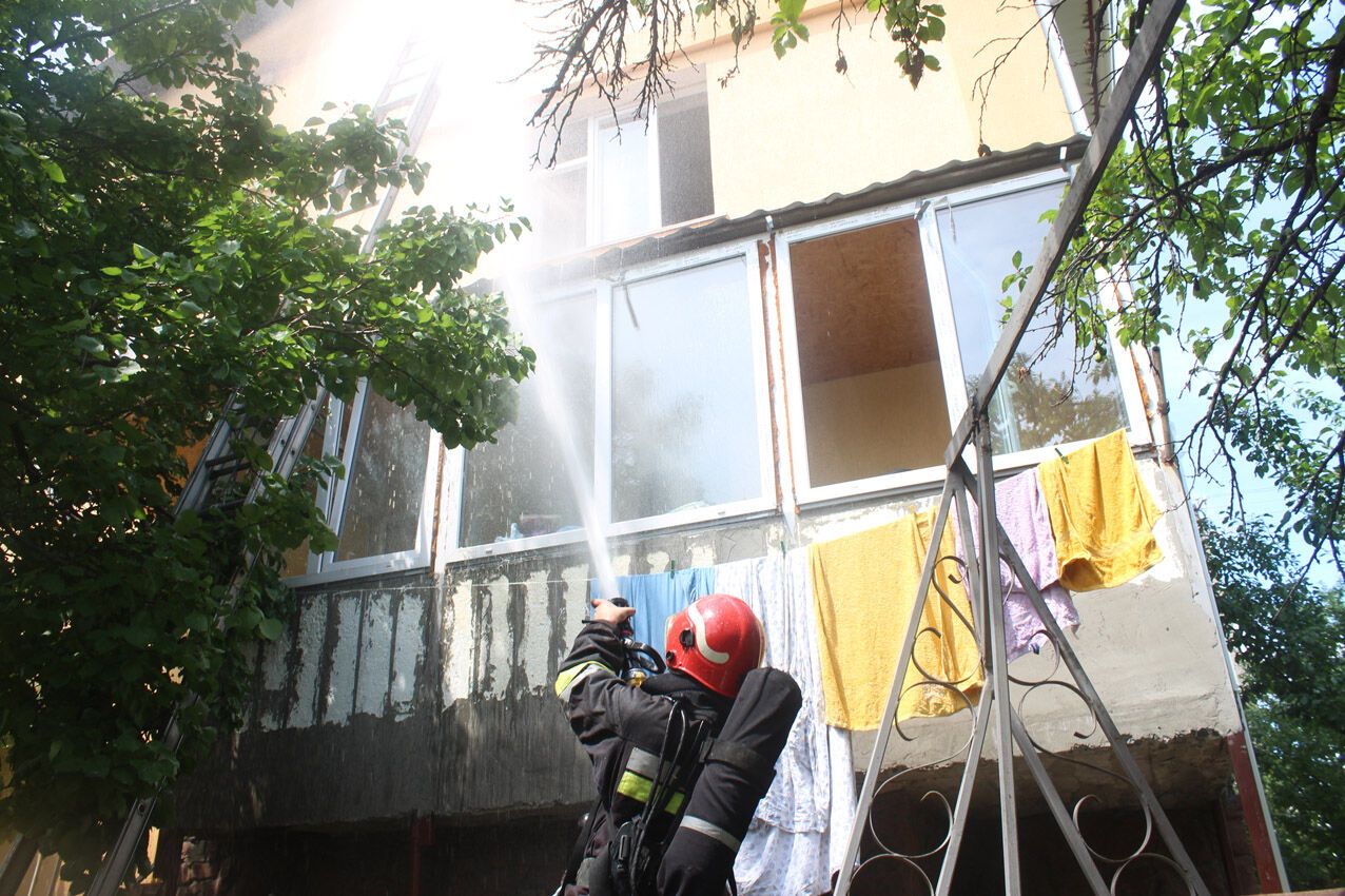В Хмельницком вспыхнул сильный пожар: погиб маленький ребенок