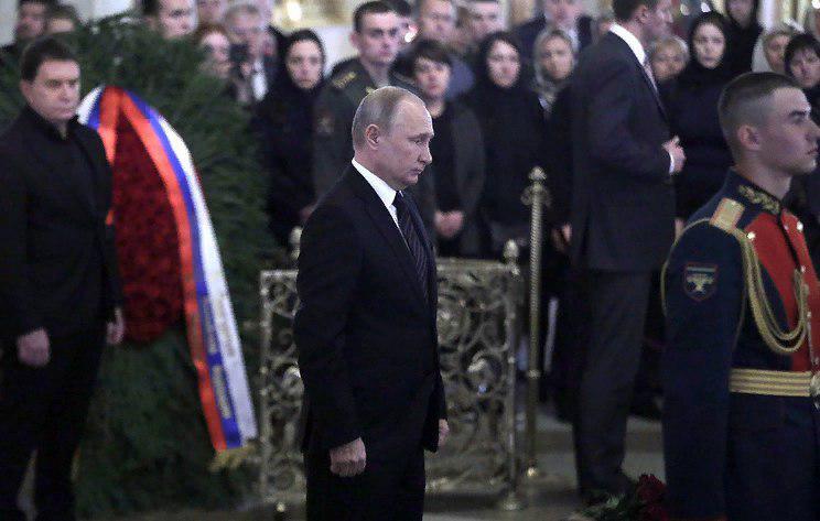 Владимир Путин на церемонии прощания с Станиславом Говорухиным