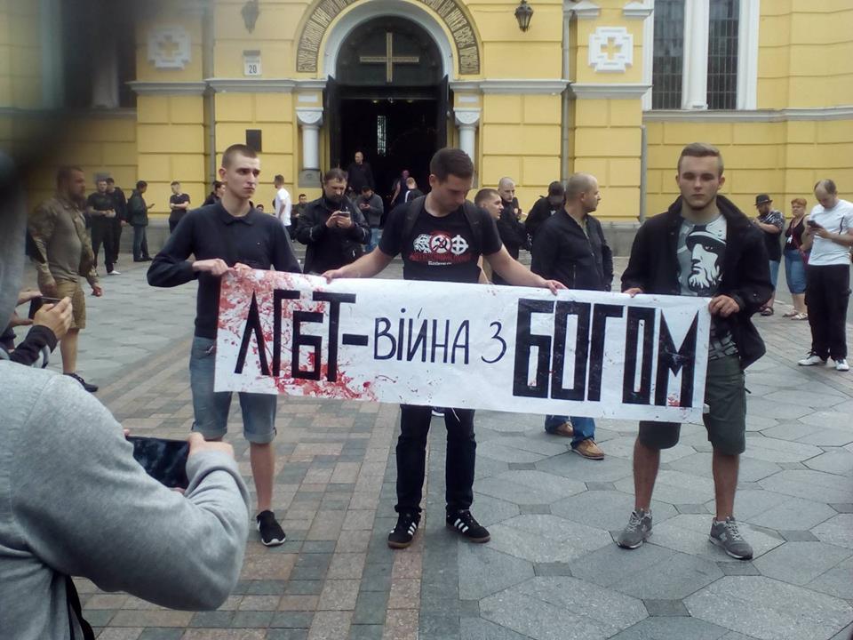 У Києві сталися зіткнення через ЛГБТ-парад: всі подробиці