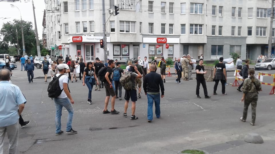 Радикалы перекрыли дорогу после Марша равенства в Киеве