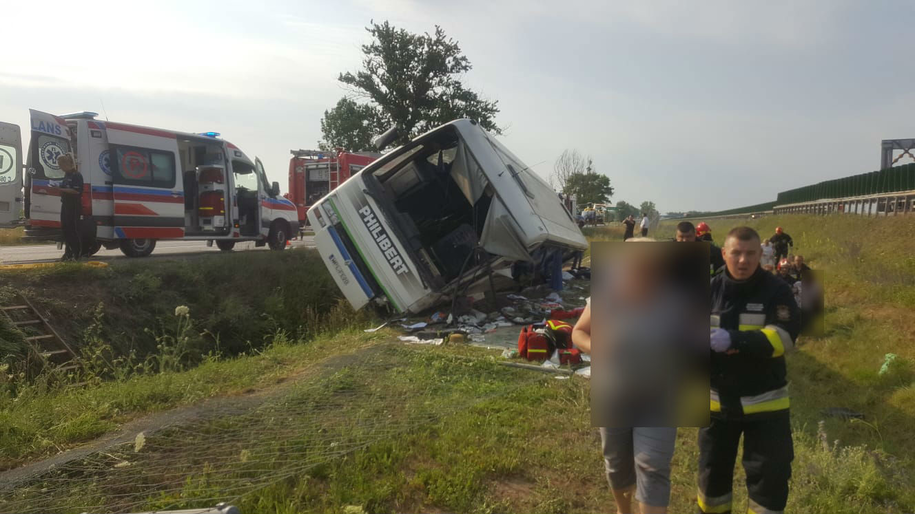  В Польше разбился автобус с туристами: есть жертвы. Фото с места событий