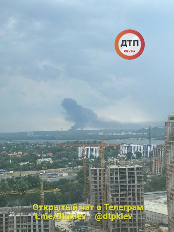 Под Киевом возник мощный пожар: опубликованы первые фото 