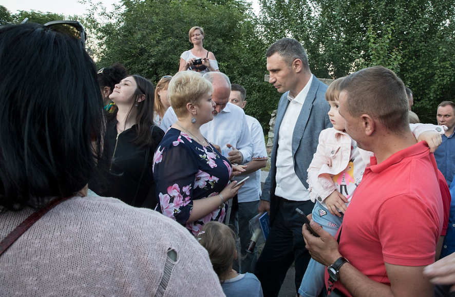 Кличко зібрав комунальників та подякував їм за чистий Київ після фіналу Ліги чемпіонів