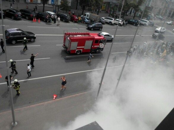 У Харкові влаштували газову атаку на міськраду: сталися сутички