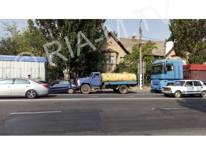 Масштабное ДТП в Запорожской области: легковушку зажало между грузовиками