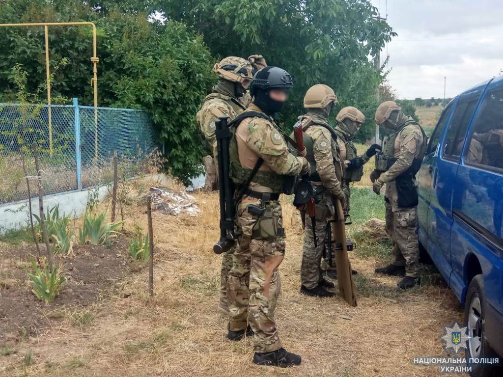 С ружьем и гранатой: на Одесчине произошло серьезное нападение на полицейских