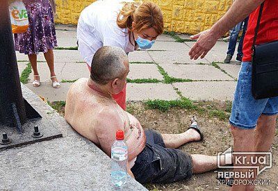 Ветеран АТО попытался сжечь себя в центре города: опубликованы фото