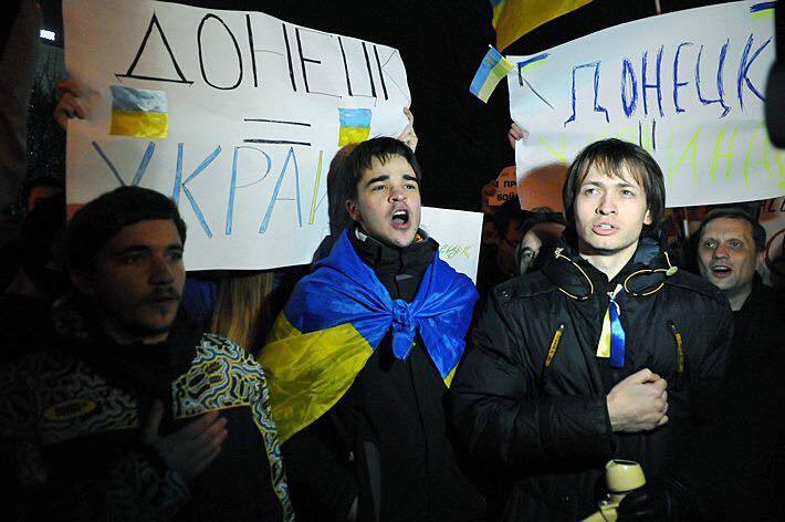 Проукраинский митинг в Донецке, весна 2014-го