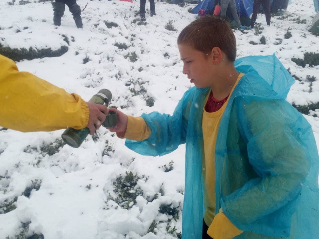 Карпати завалило снігом: рятувальники показали, як евакуювали дитячий табір