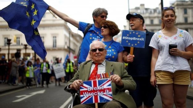 Британці вийшли на масовий мітинг через Brexit: опубліковано фото і відео