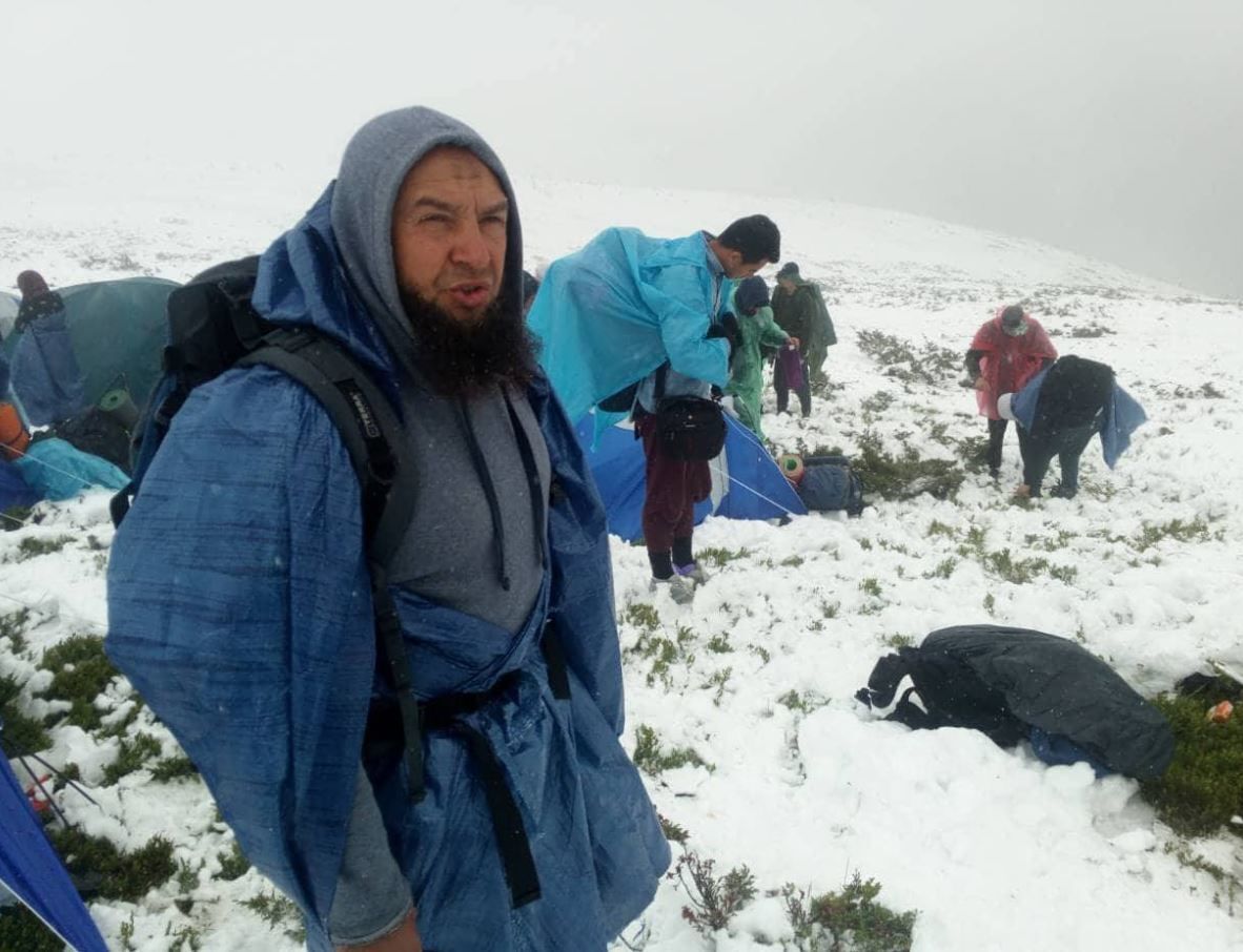 Карпати завалило снігом: рятувальники показали, як евакуювали дитячий табір