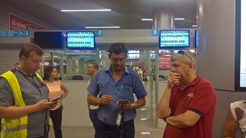 Муха в иллюминаторе: в Одессе произошло странное ЧП с самолетом