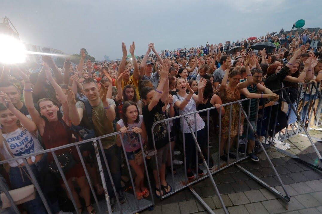 У Дніпрі великий концерт до Дня молоді зібрав понад тисячу людей 