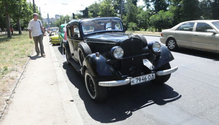 По Одессе проехались ретро-автомобили: фоторепортаж