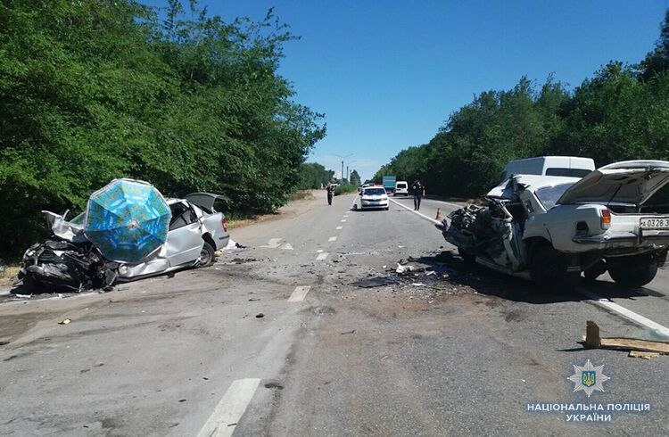 Жуткое ДТП в Запорожской области: три человека погибли на месте