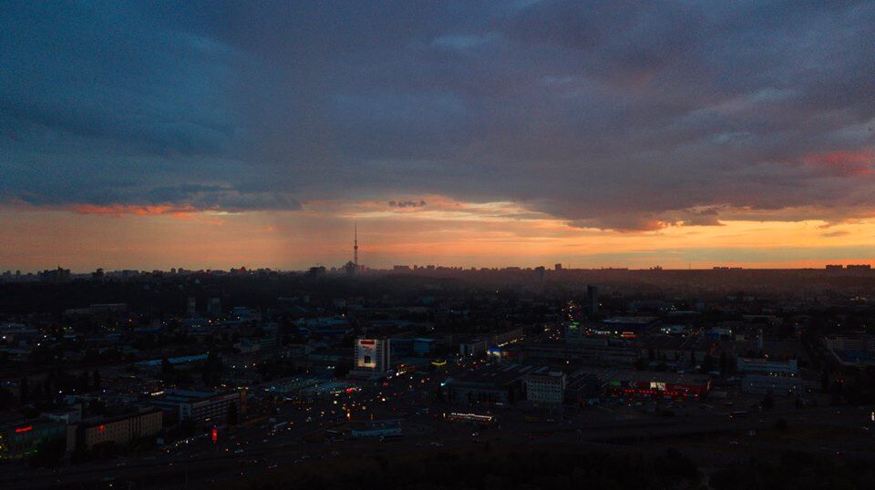 Невероятный закат в Киеве: опубликованы фото