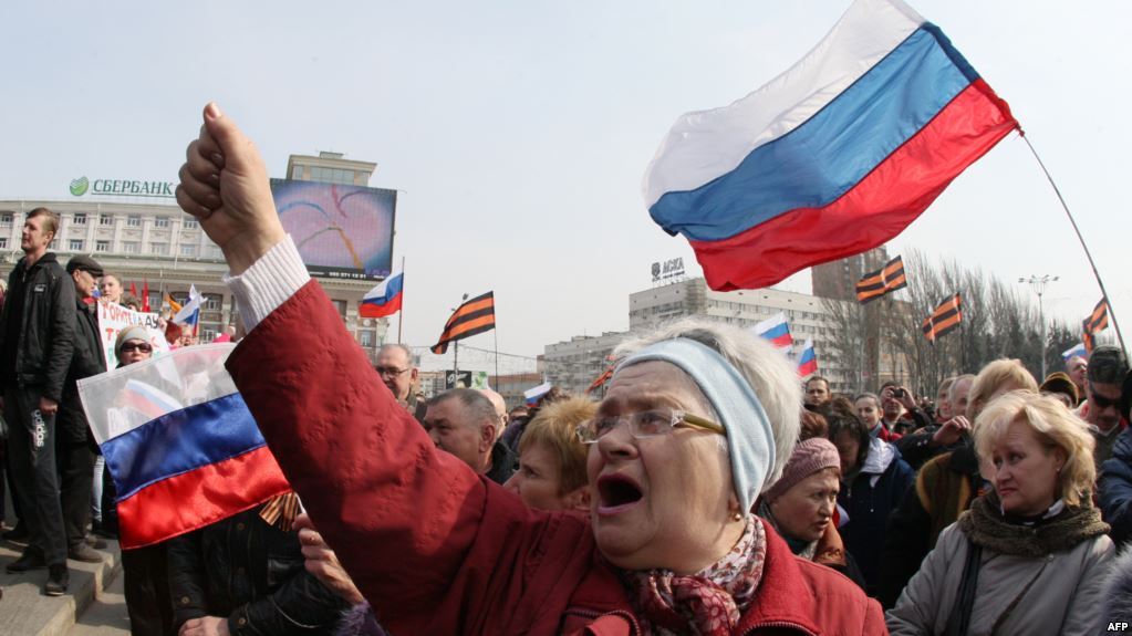 Один из пророссийских митингов в Донецке в марте 2014 года