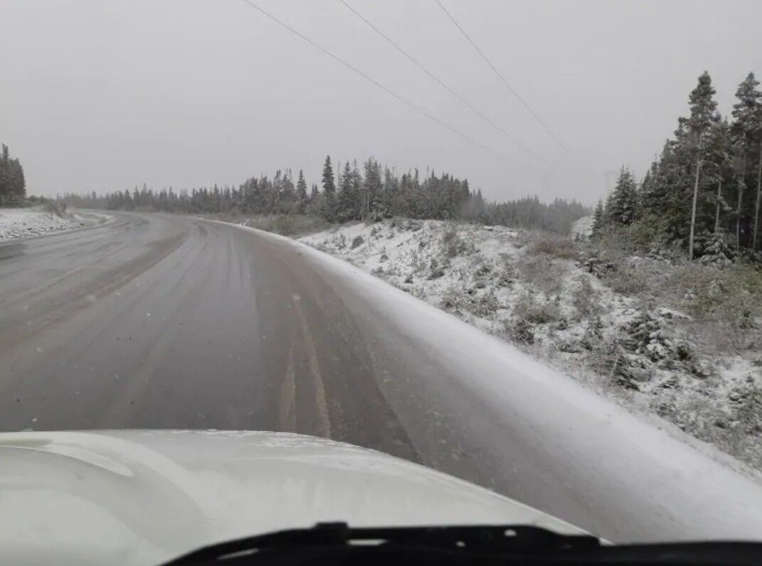  Слой 12 см: Канаду засыпало снегом. Фото аномалии