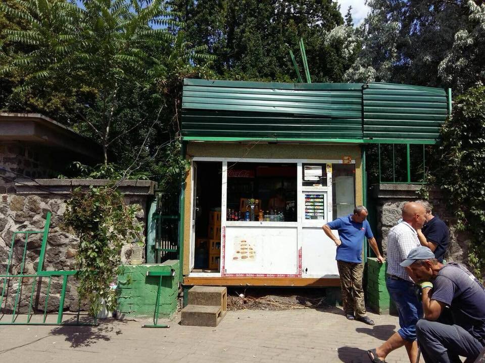 В ботаническом саду Киева разгорелся скандал из-за торговли алкоголем