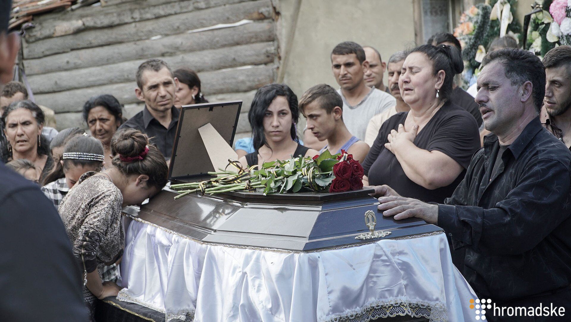 "Это был свет мой": на Закарпатье похоронили жестоко убитого во Львове рома