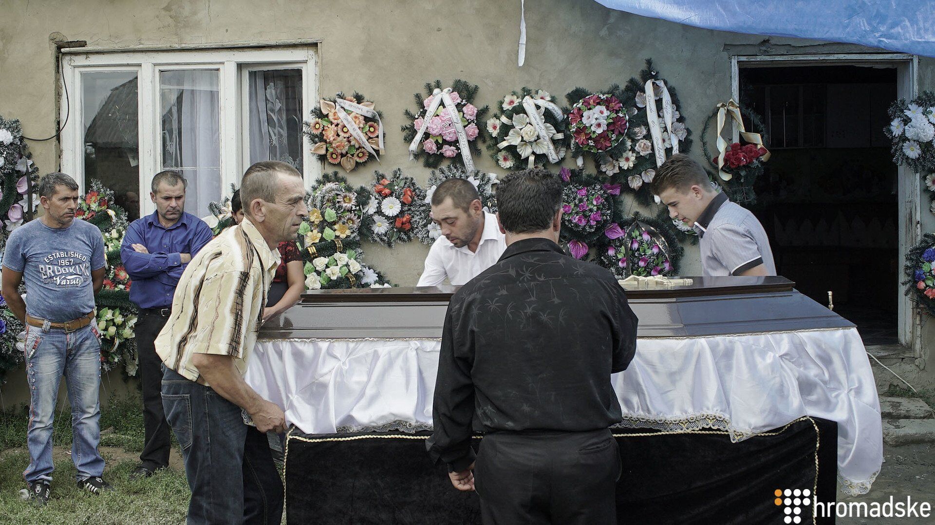 "Это был свет мой": на Закарпатье похоронили жестоко убитого во Львове рома
