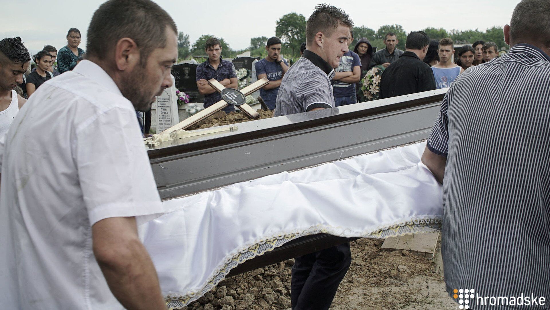 "То був світ мій": на Закарпатті поховали жорстоко вбитого у Львові рома