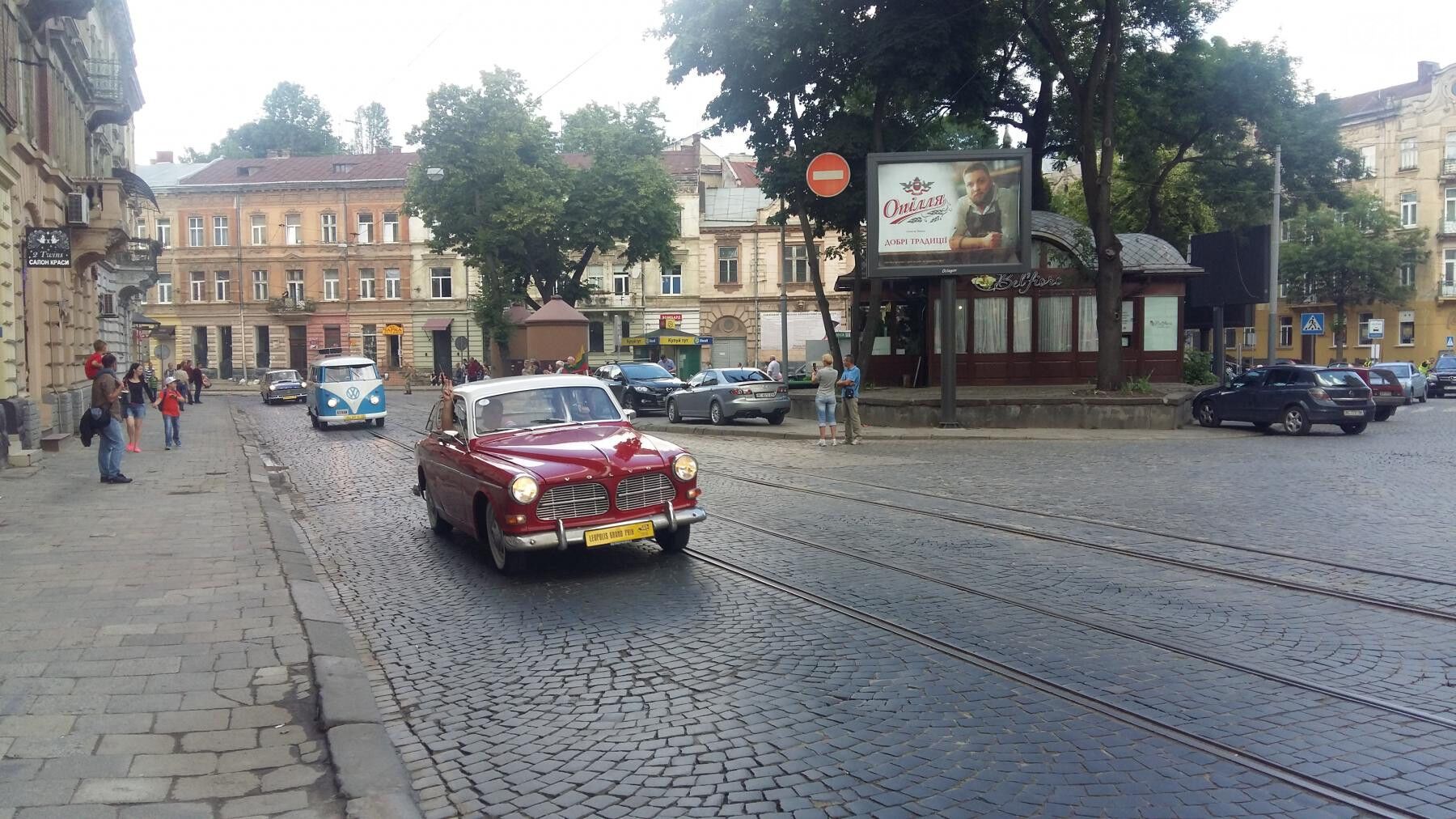 Во Львове устроили гонки на ретро-автомобилях