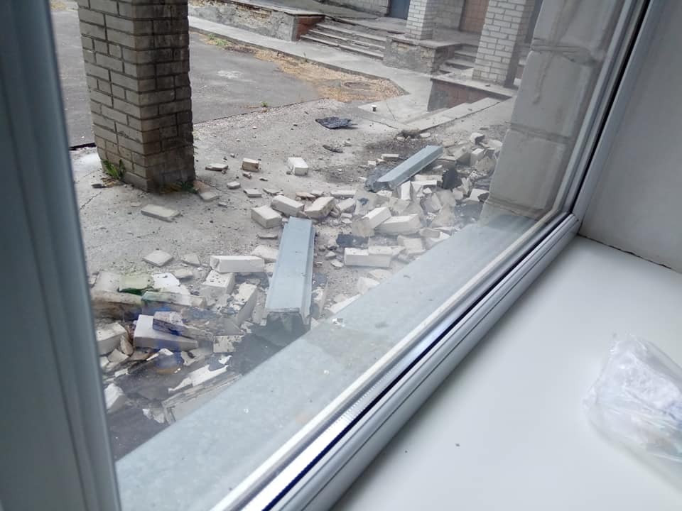Под Киевом рухнула часть детской больницы: опубликованы фото 