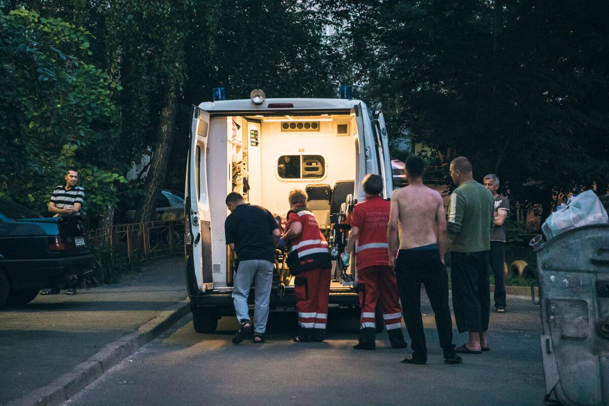 "Нашли в луже крови": в Киеве произошел загадочный инцидент