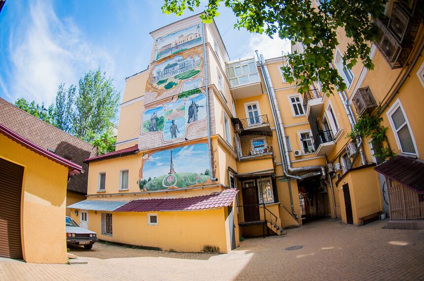 Арт-дворик в центре Одессы: красочные фото