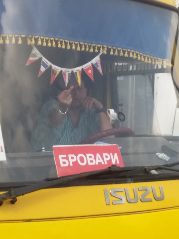 "Это когда-нибудь закончится?"Под Киевом водитель маршрутки "напал" на сироту