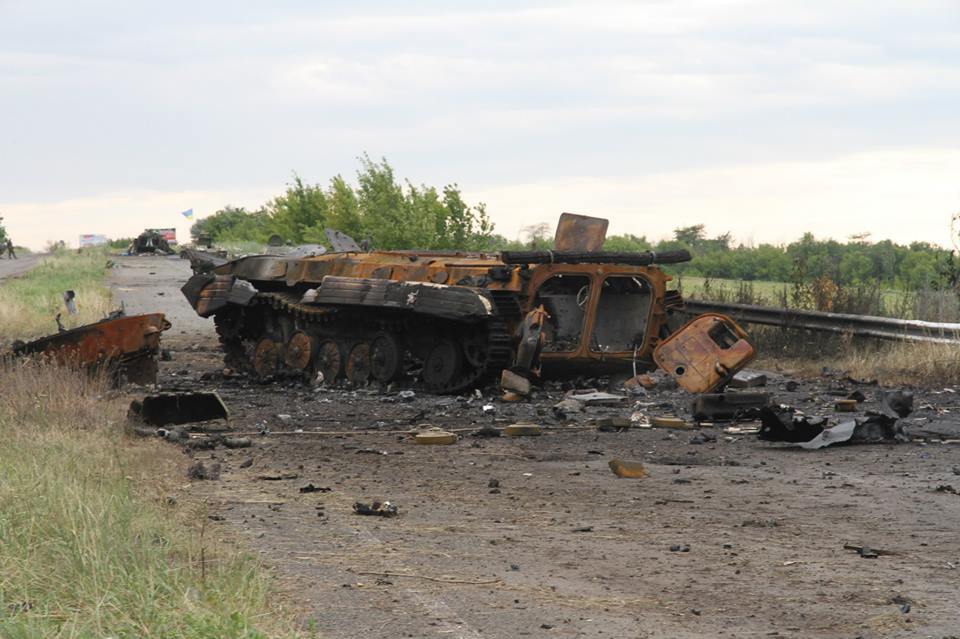 Часть техники убегающих из Славянска террористов силы АТО таки уничтожили. 5 июля 2014 года