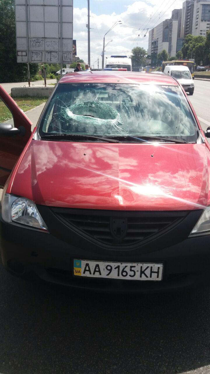 У Києві водія травмовано не через руйнування мосту, а через хуліганів – КМДА