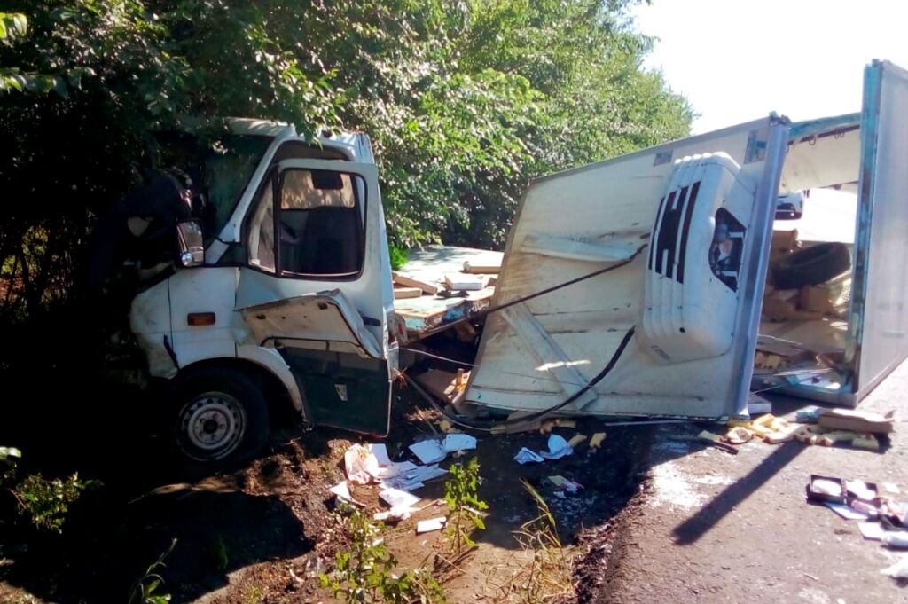 Влетів у вантажівку: на Прикарпатті сталася смертельна ДТП з автобусом