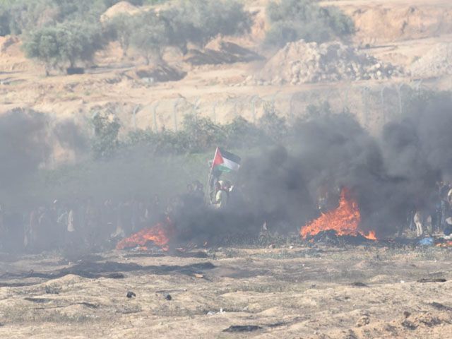 На границе Израиля и сектора Газа вспыхнули новые бои: около сотни раненых